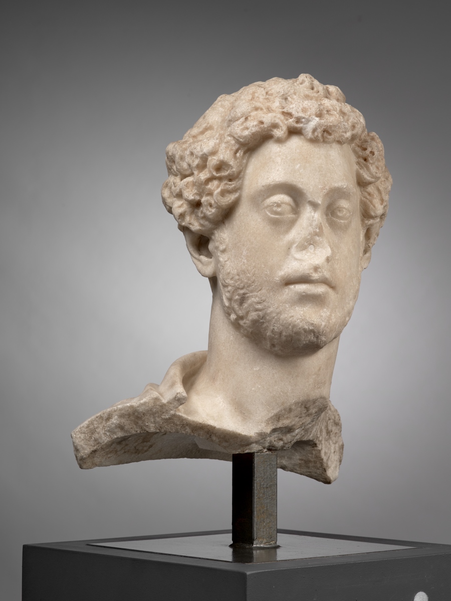 Buste cuirassé fragmentaire de Commode ; Portrait de Commode_7