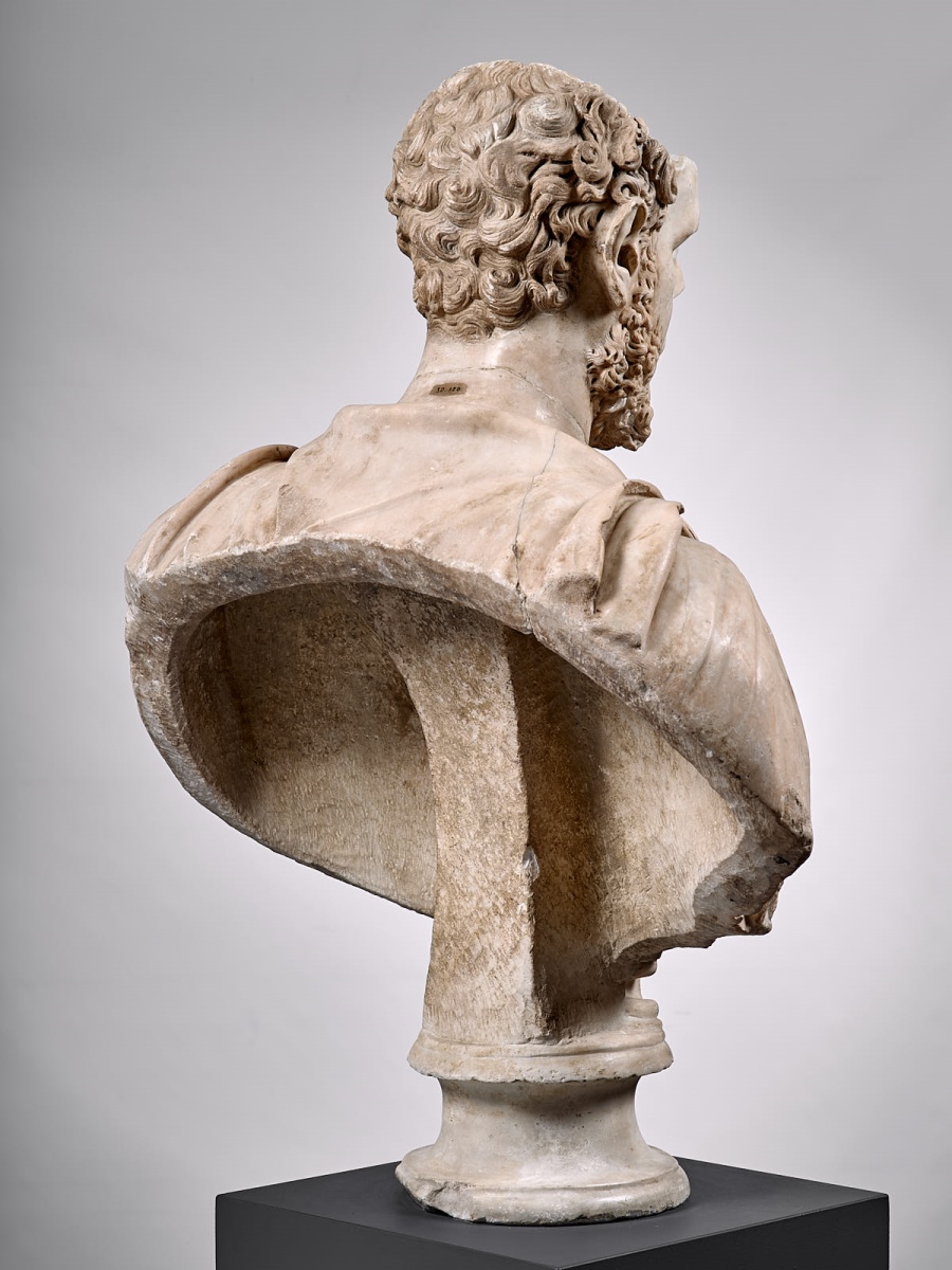 Buste à paludamentum frangé d’un haut fonctionnaire de l’Empire ; Buste d'inconnu anciennement dit de Macrin ; Portrait d'un inconnu_5