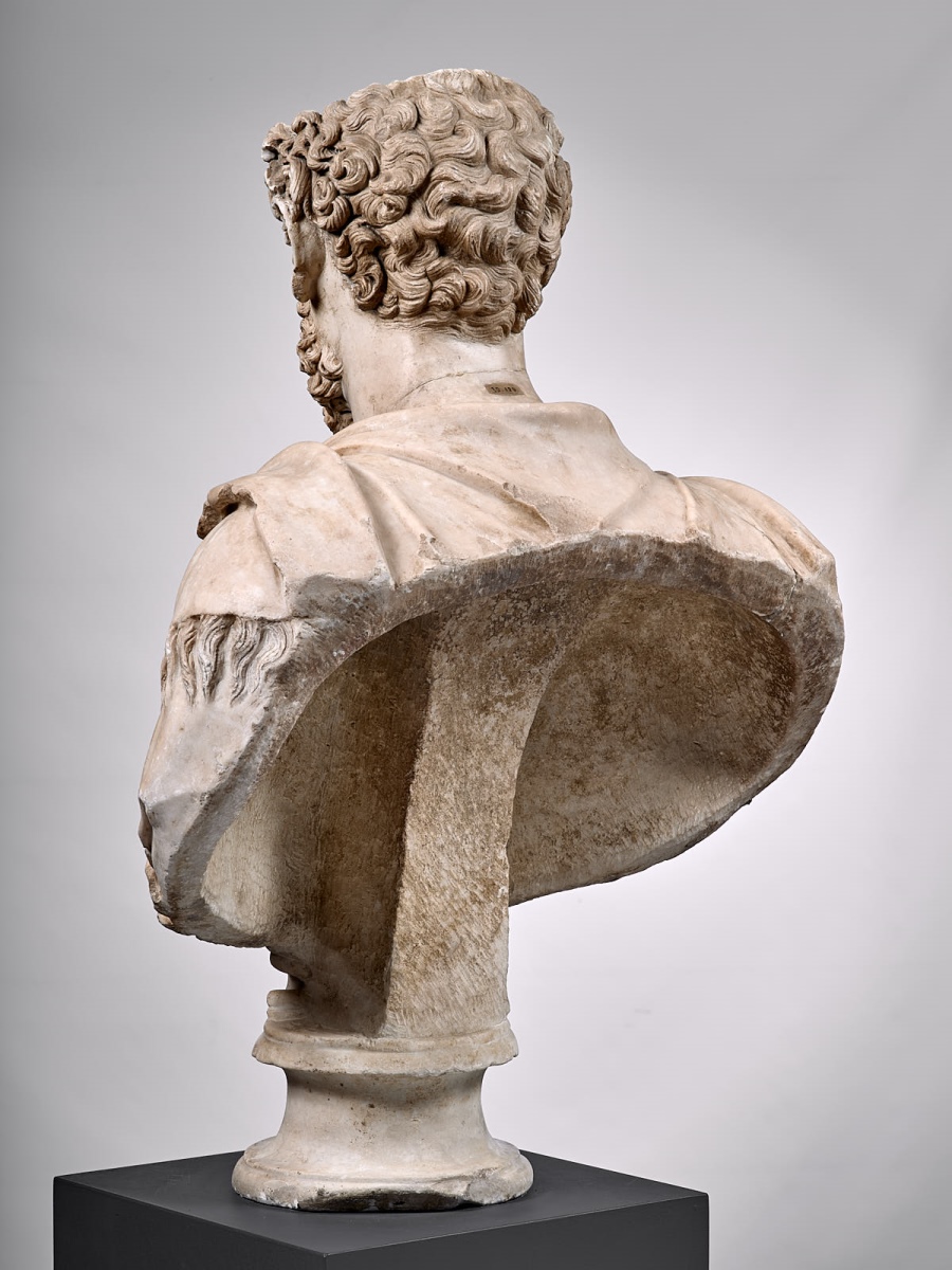 Buste à paludamentum frangé d’un haut fonctionnaire de l’Empire ; Buste d'inconnu anciennement dit de Macrin ; Portrait d'un inconnu_3