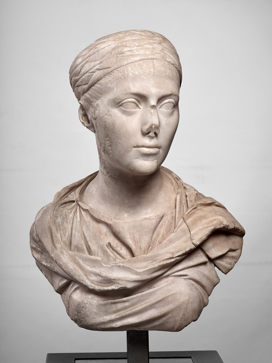 Buste d'une inconnue_0