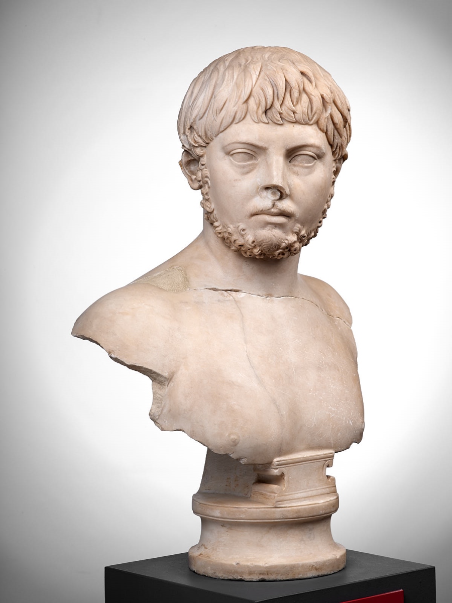 Buste de jeune homme_0