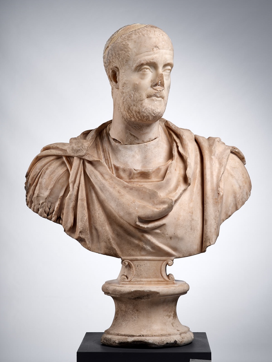 Buste cuirassé et drapé dans un paludamentum d’un haut fonctionnaire de l’Empire ; Portrait d'inconnu ; Portrait d'un inconnu anciennement dit de "Philippe l'Arabe" ou de Dèce_0