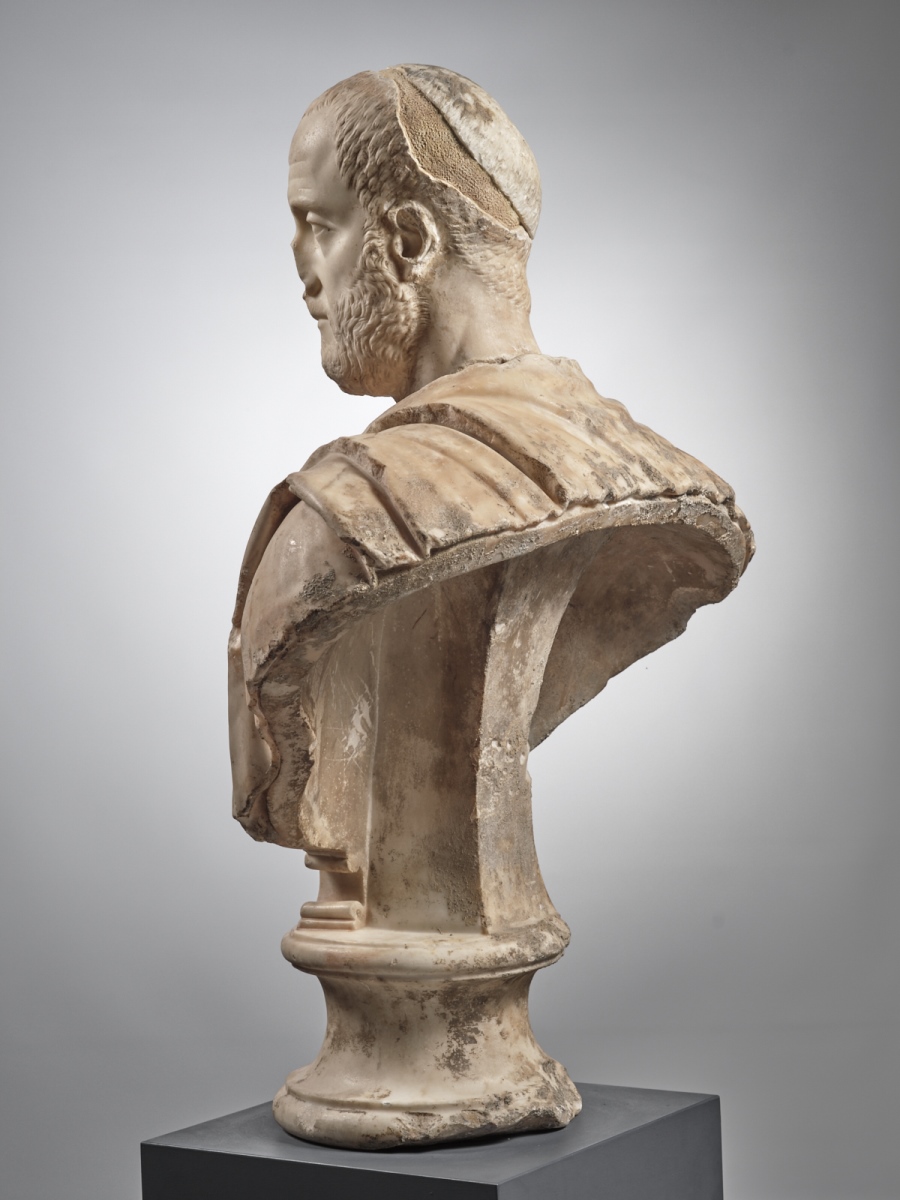 Buste cuirassé et drapé dans un paludamentum d’un haut fonctionnaire de l’Empire ; Portrait d'inconnu ; Portrait d'un inconnu anciennement dit de "Philippe l'Arabe" ou de Dèce_8