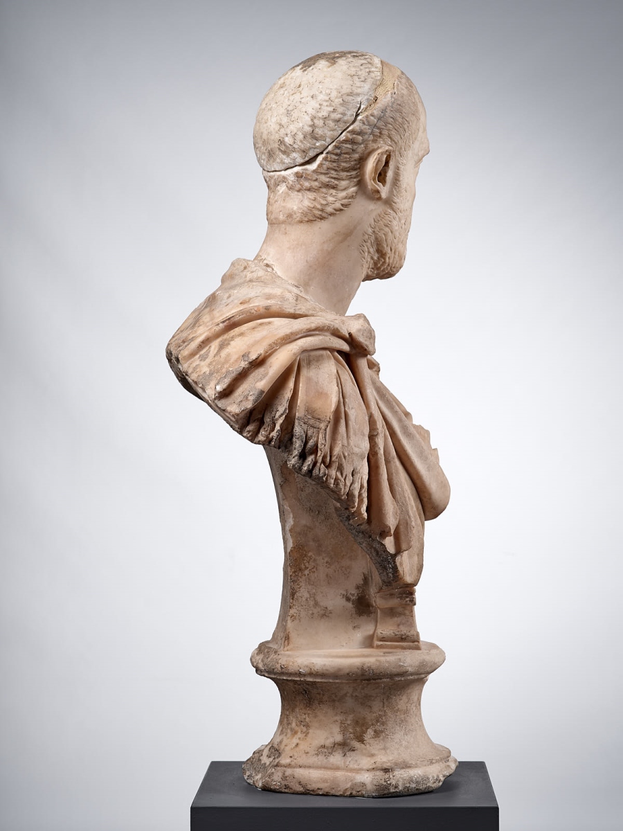 Buste cuirassé et drapé dans un paludamentum d’un haut fonctionnaire de l’Empire ; Portrait d'inconnu ; Portrait d'un inconnu anciennement dit de "Philippe l'Arabe" ou de Dèce_6