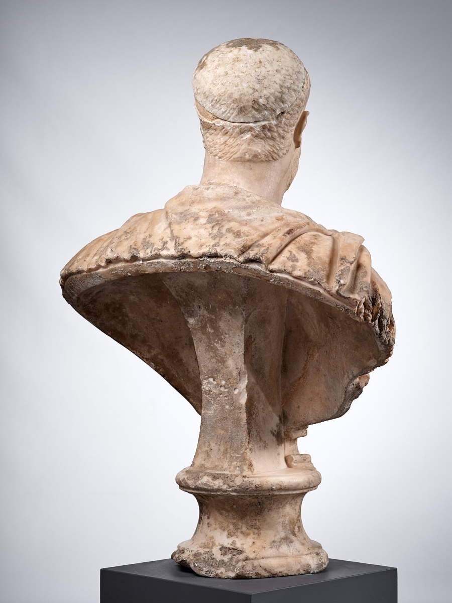 Buste cuirassé et drapé dans un paludamentum d’un haut fonctionnaire de l’Empire ; Portrait d'inconnu ; Portrait d'un inconnu anciennement dit de "Philippe l'Arabe" ou de Dèce_5