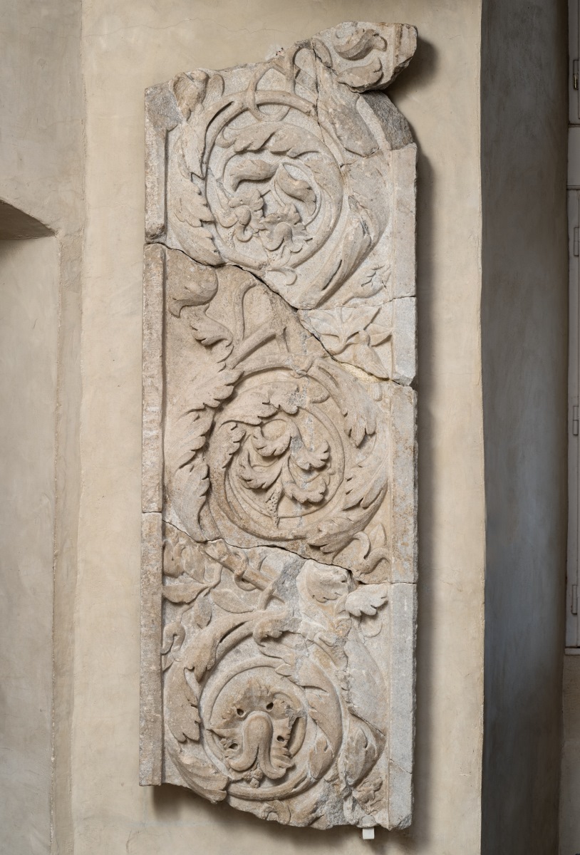 Fragment d'un pilastre ou d'un jambage de porte_0