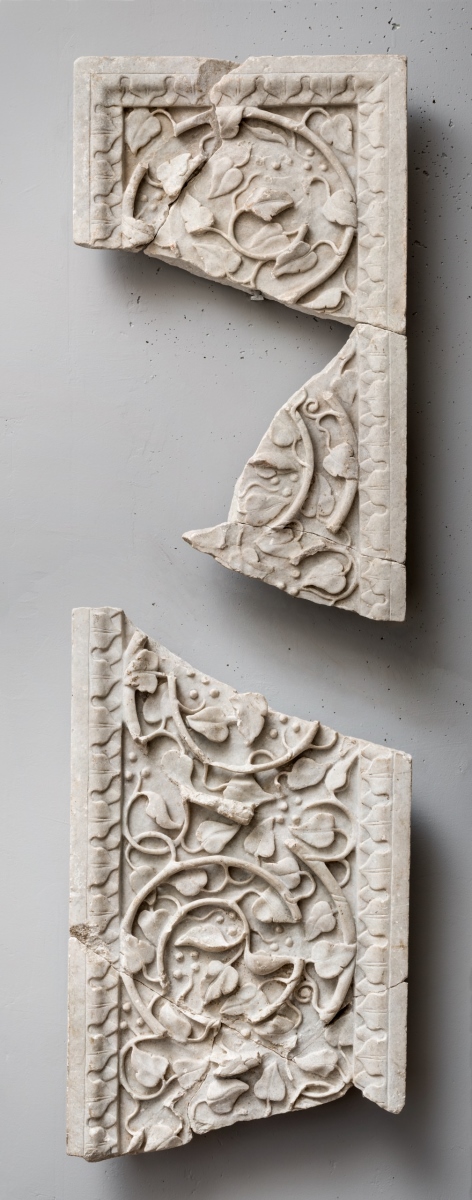 Fragments d'un pilastre ou d'un jambage de porte_0