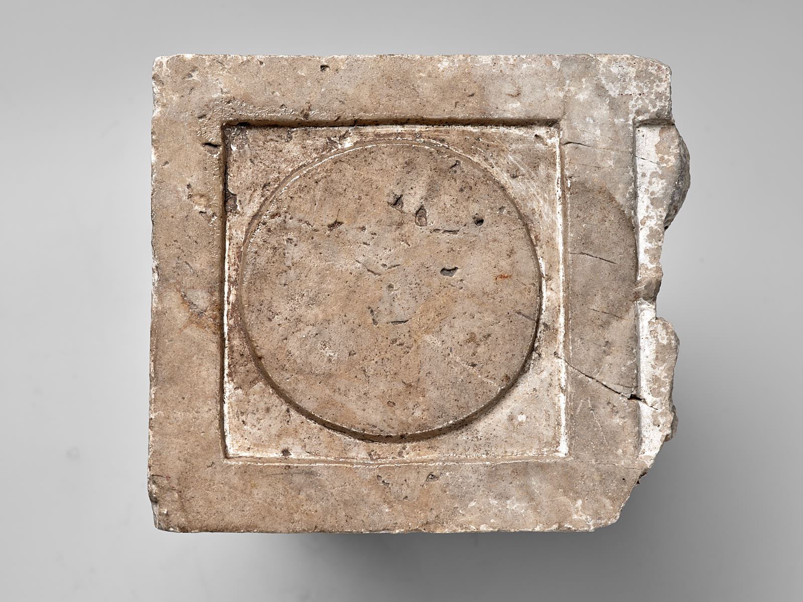 Fragment de plaque de marbre_0