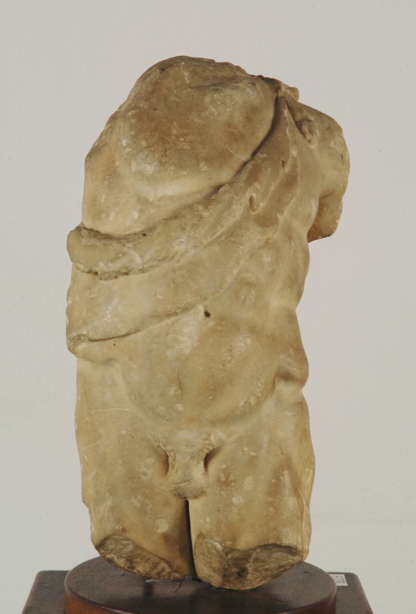 Torse de jeune satyre jouant avec une panthère_0