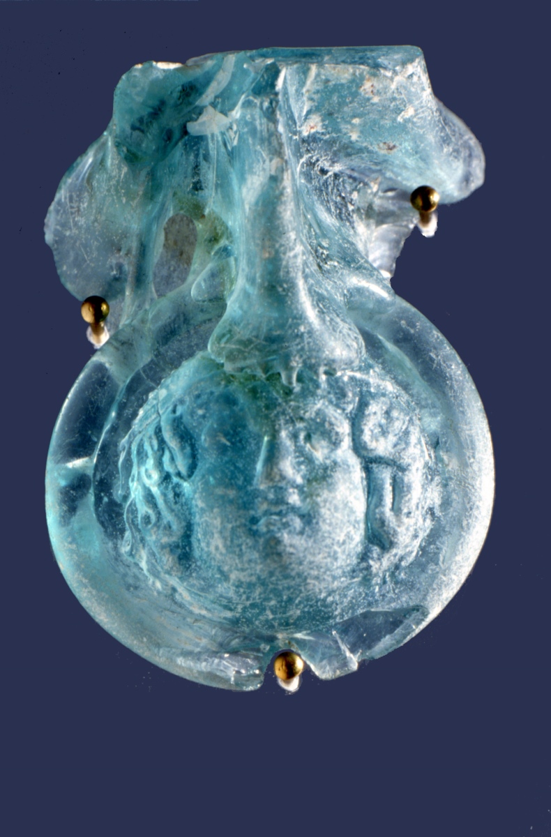 Médaillon représentant une tête de Gorgone_0