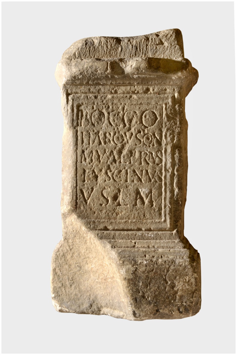 Autel votif dédié à Boccus Harauso par Marcus Valerius Fuscinus_0