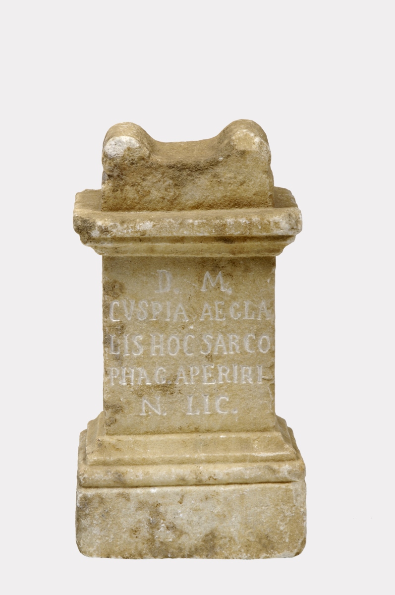 Autel votif portant une inscription fausse_0