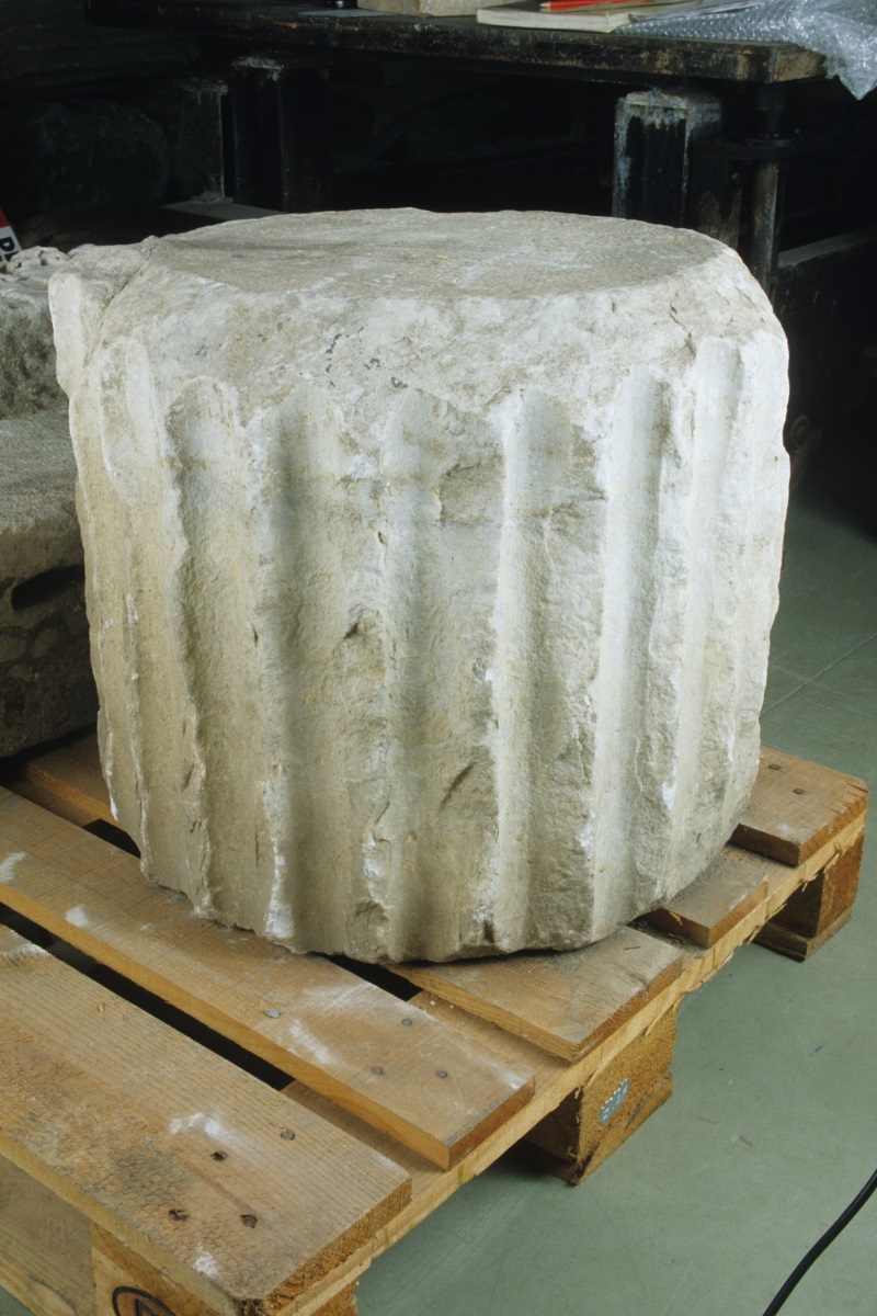 Tambour de colonne cannelée_0