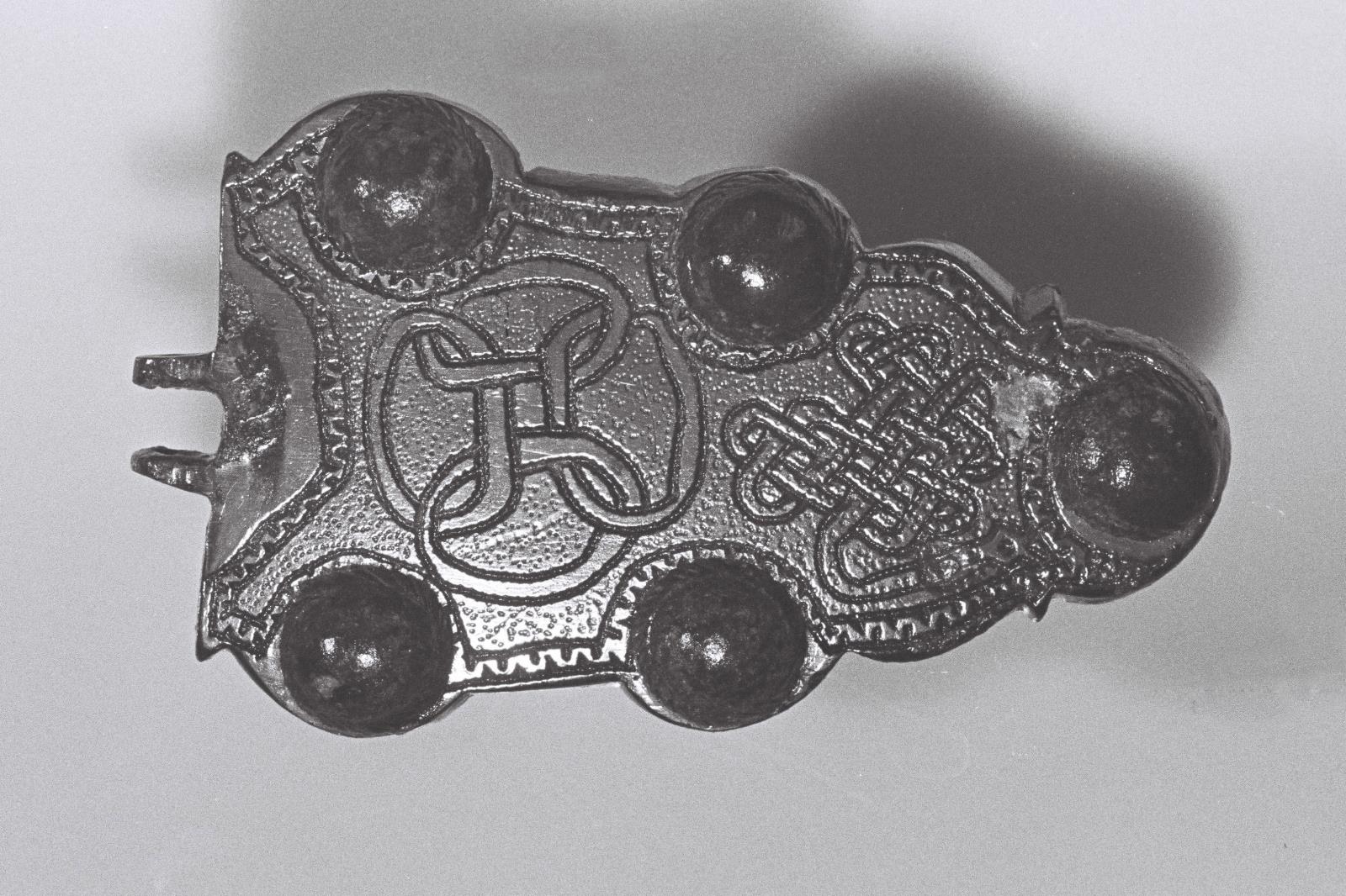 Plaque de ceinture conique à cinq bossettes_0