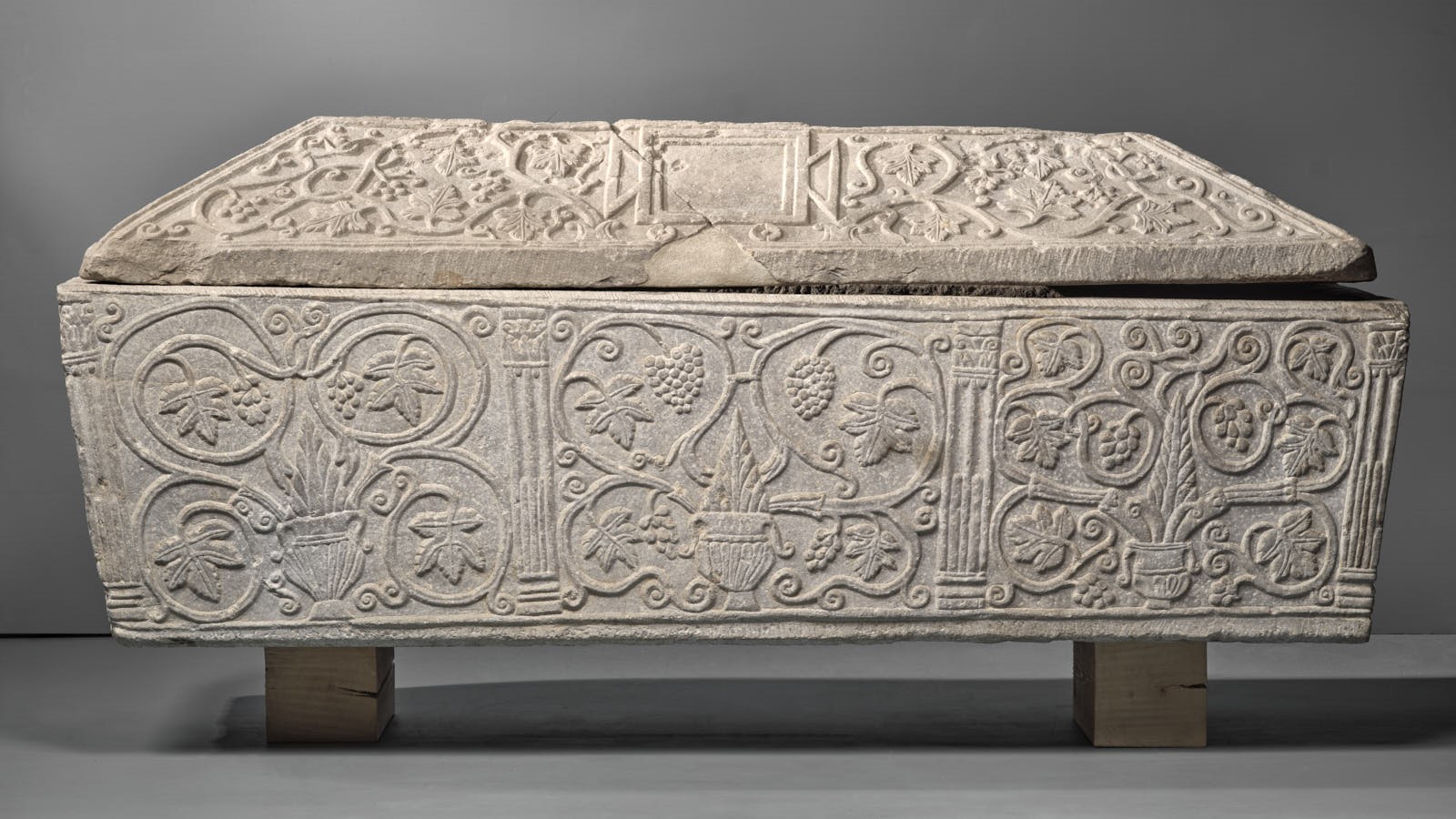 Sarcophage paléochrétien à décor de vigne_0