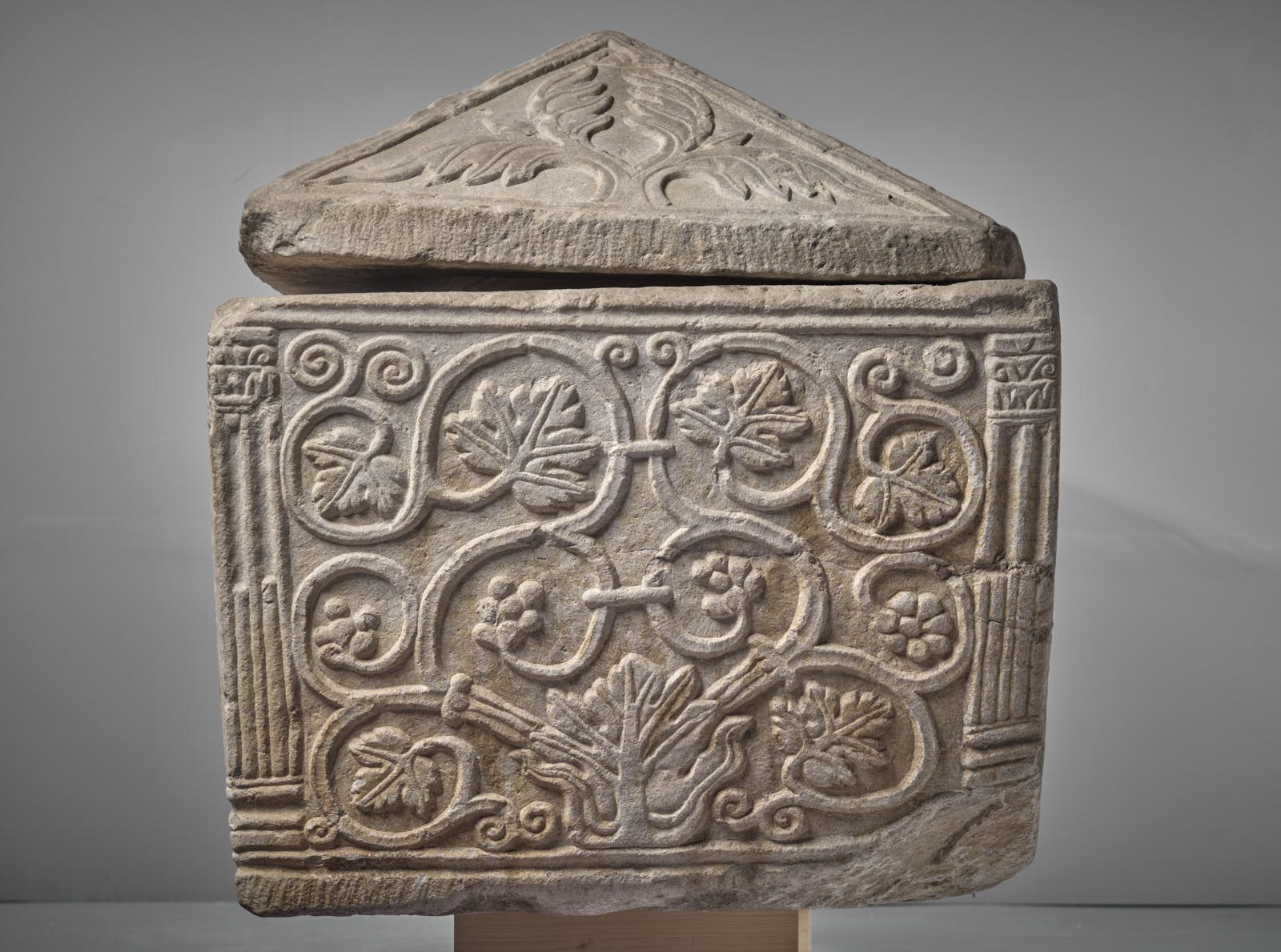 Sarcophage paléochrétien à décor de vigne_2
