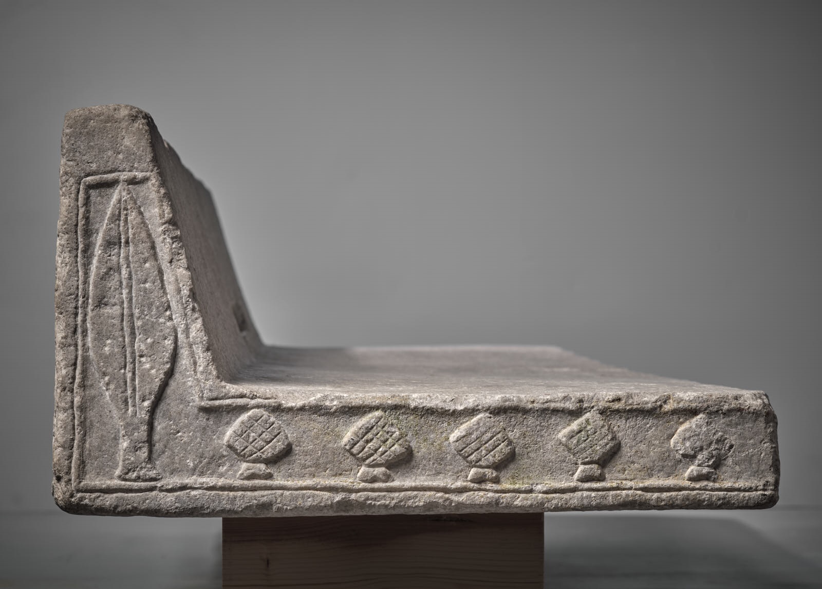 Couvercle de sarcophage de la Reine Pédauque_3