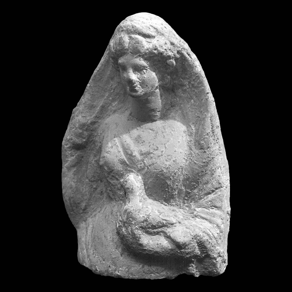 Aphrodite se dévoilant et tenant une colombe_0