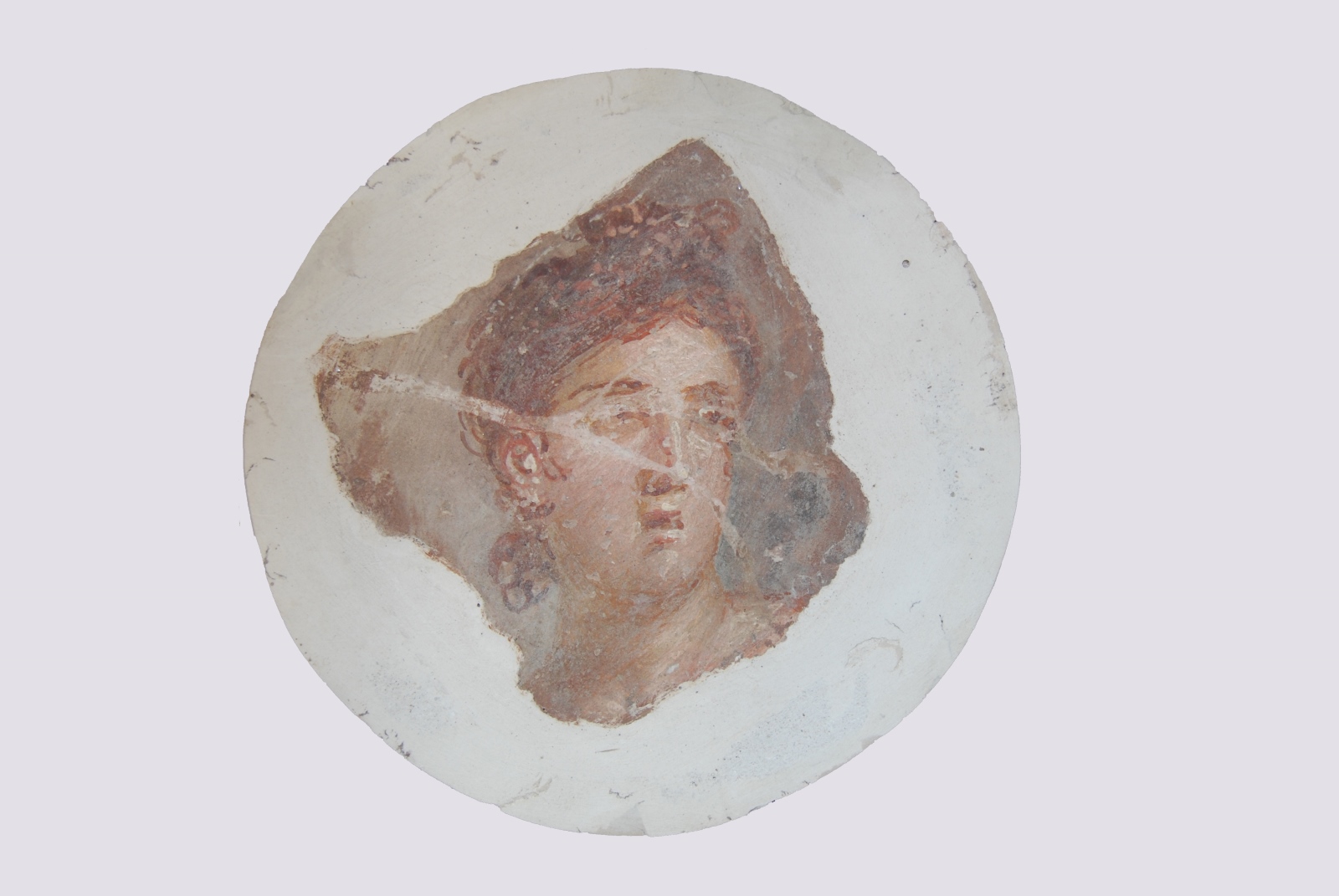 Enduit peint ; Tête féminine_0