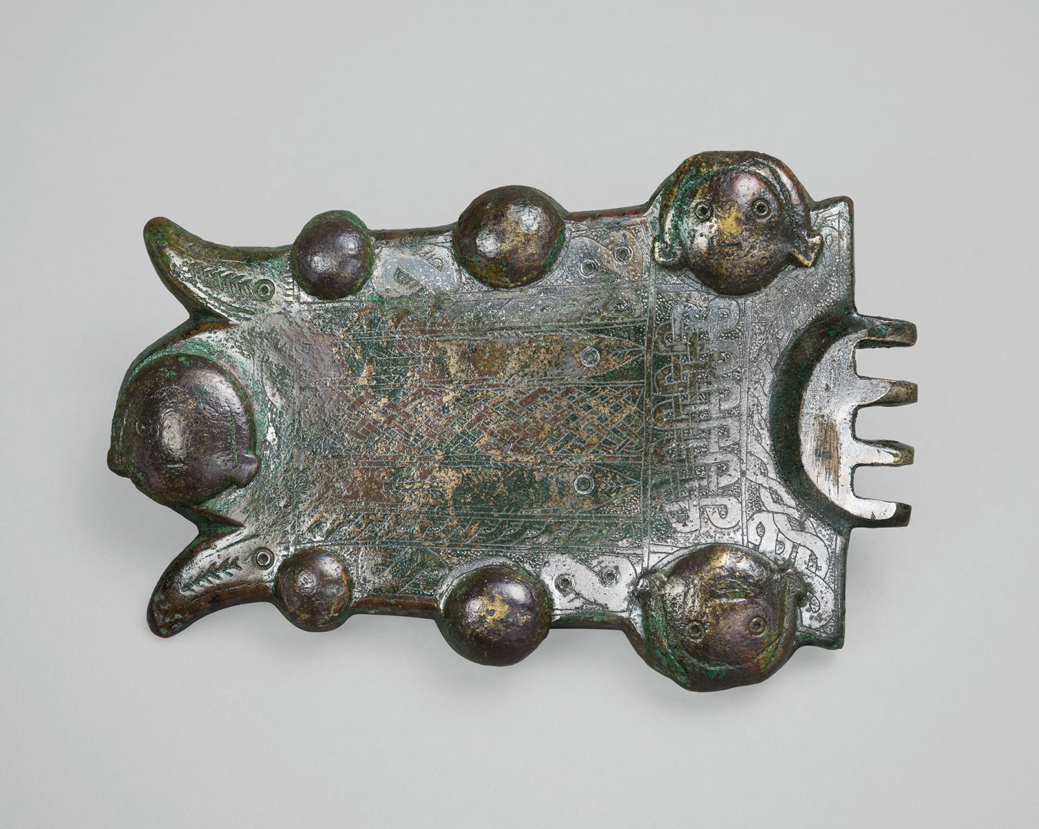 Plaque de ceinture trapézoïdale à sept bossettes_0