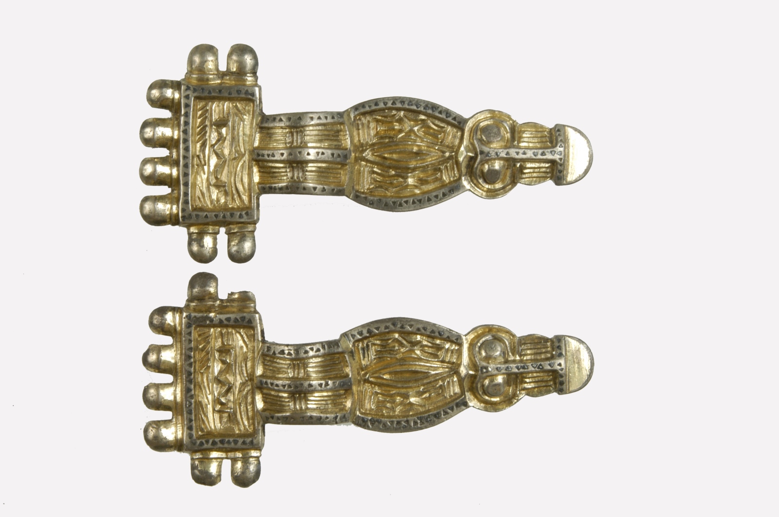 Paire de fibules ansées asymétriques_0