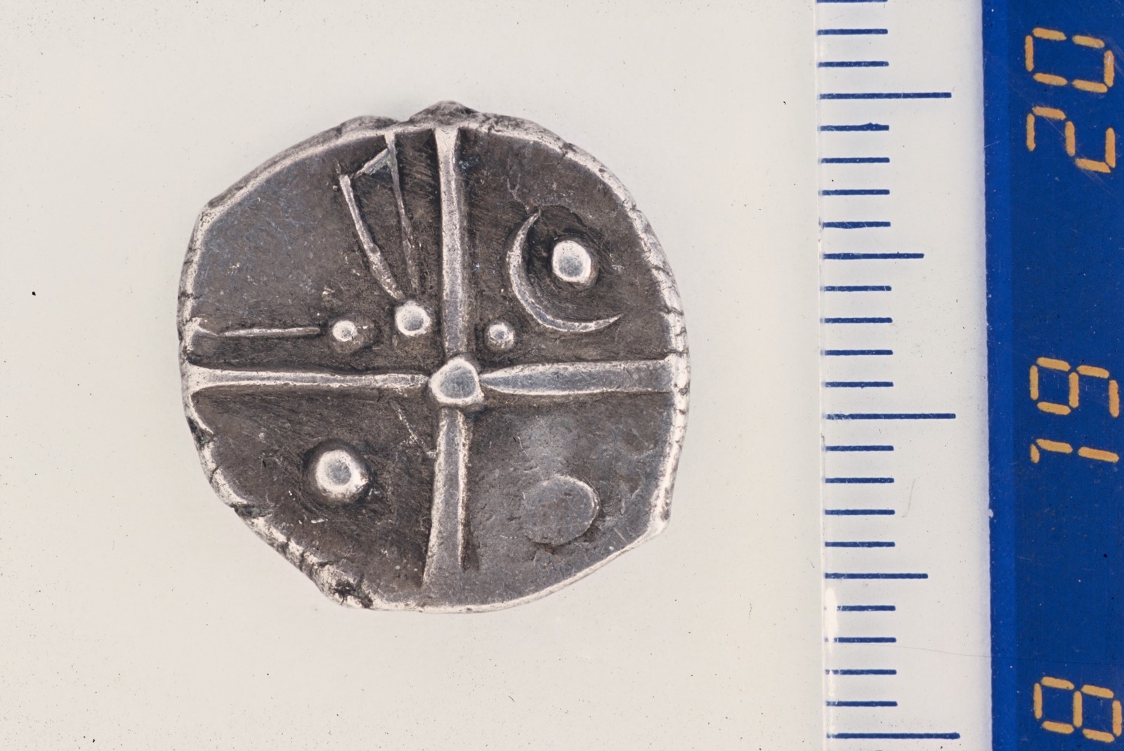 Monnaie gauloise à la croix_1