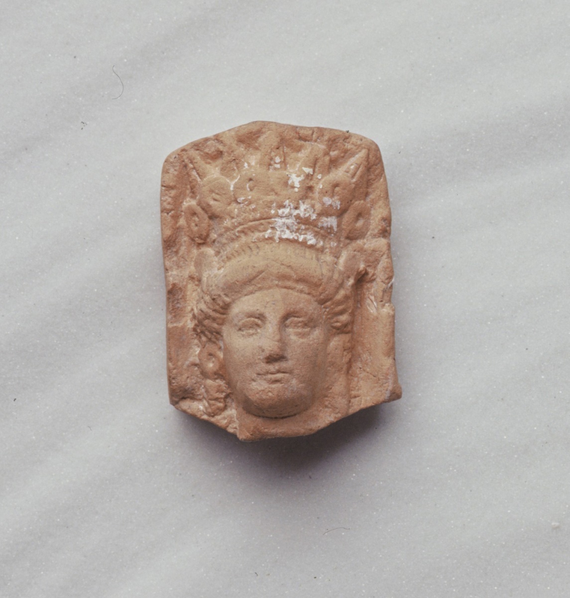Tête de femme à calathos_0