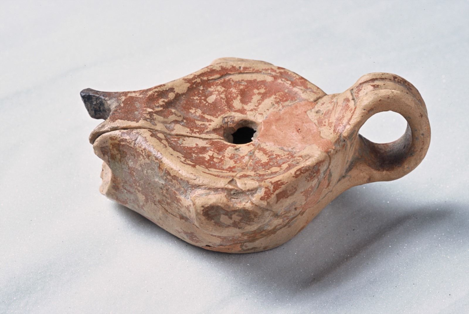 Lampe à huile romaine à ailerons latéraux_0