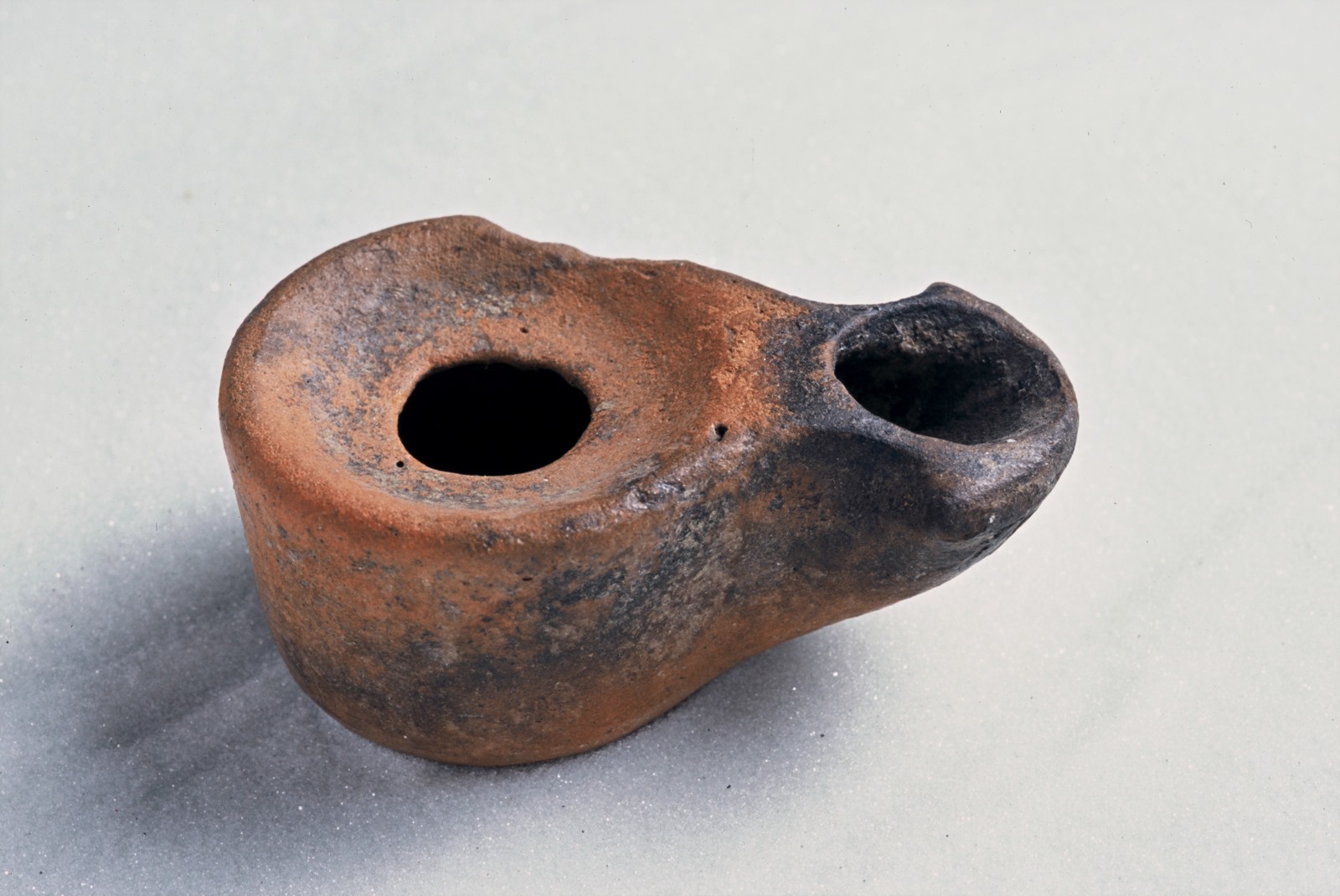 Lampe à huile à bec dit en enclume_0