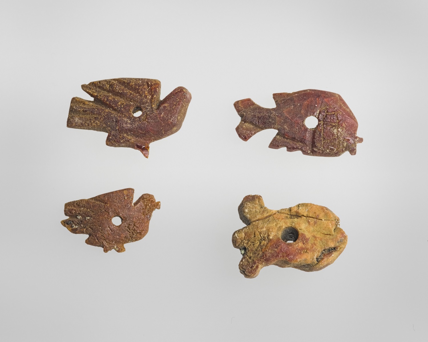 Quatre perles en forme de poisson et d'oiseau_0