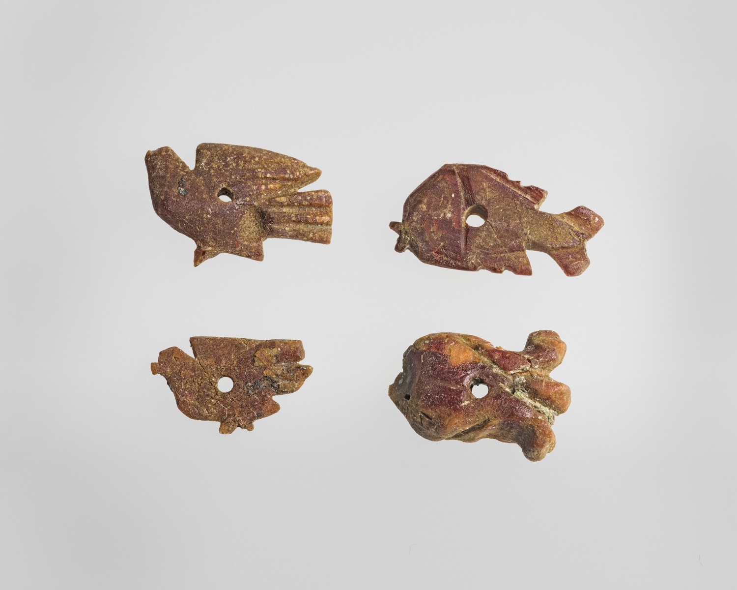 Quatre perles en forme de poisson et d'oiseau_1