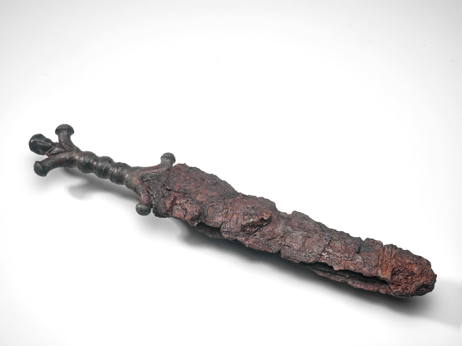 Poignard à poignée anthropoïde_0