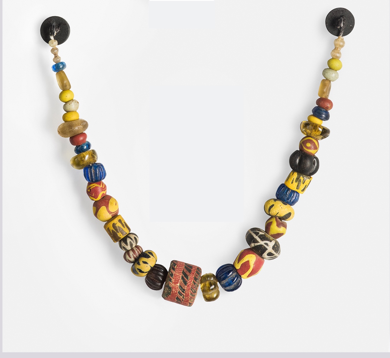 Perles montées en collier_0