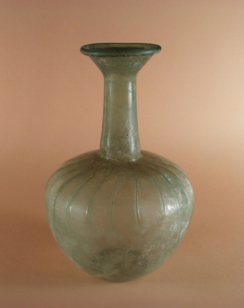 Flacon à décor côtelé_0