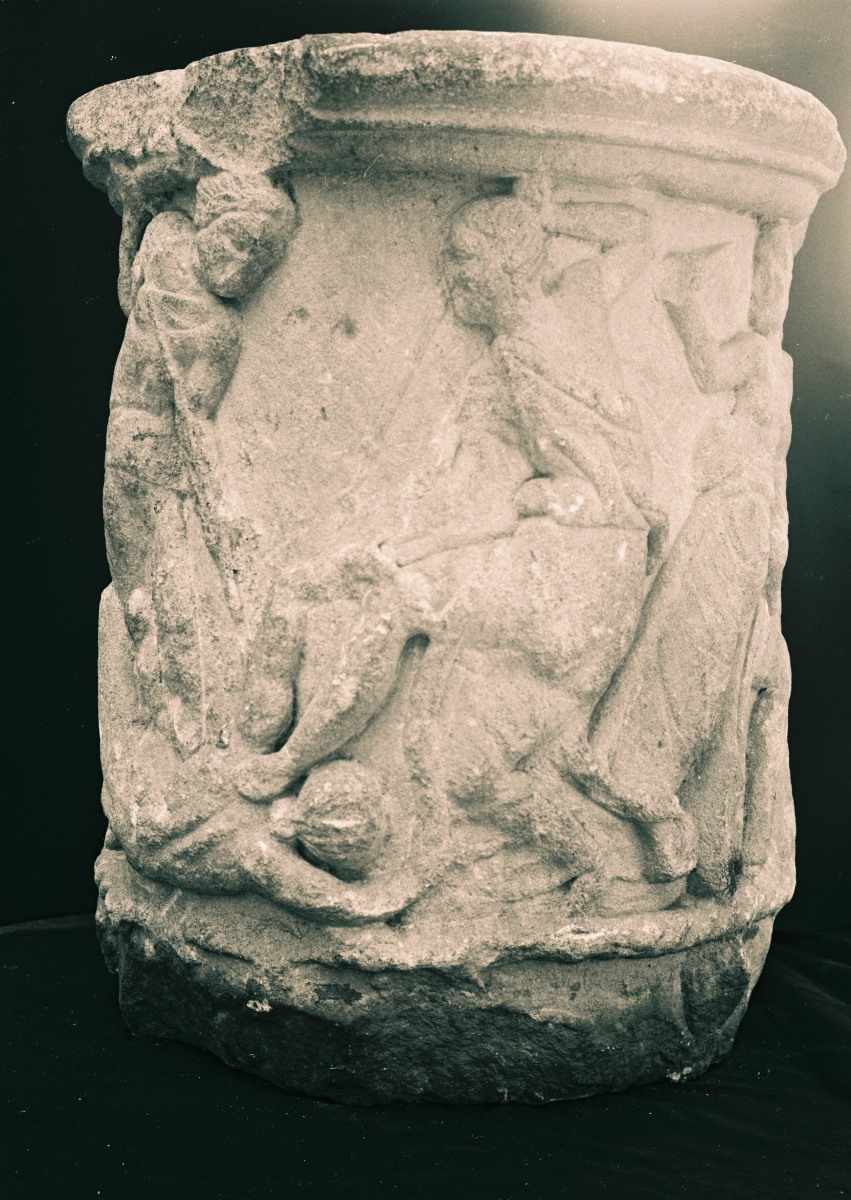 Tambour de colonne ou autel circulaire_0