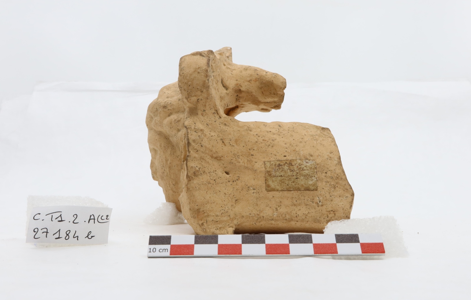 Antéfixe représentant une tête d'homme_3