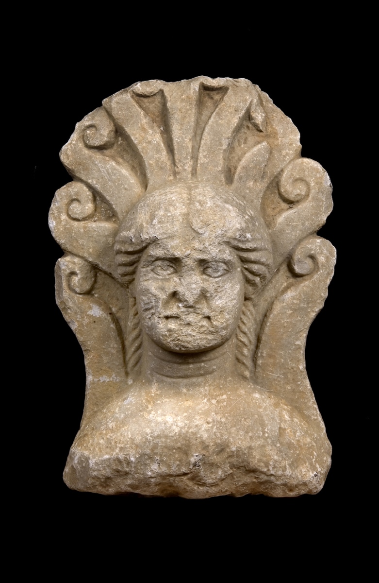 Antéfixe à tête féminine_0