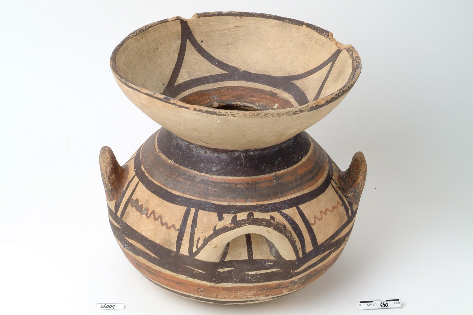 Olla à lèvre en entonnoir_0