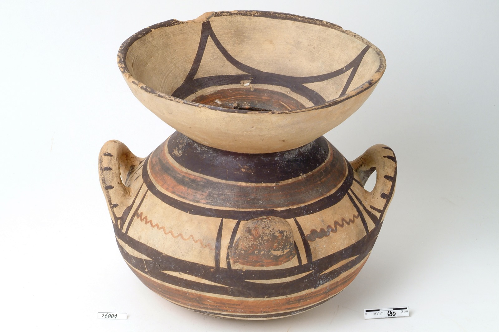 Olla à lèvre en entonnoir_1