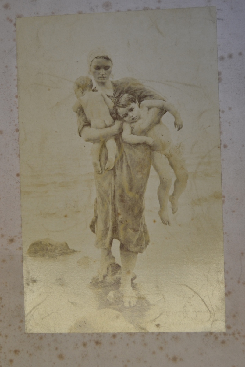 Femme de pêcheur venant de baigner ses enfants, Virginie Demont-Breton, 4e quart 19e siècle