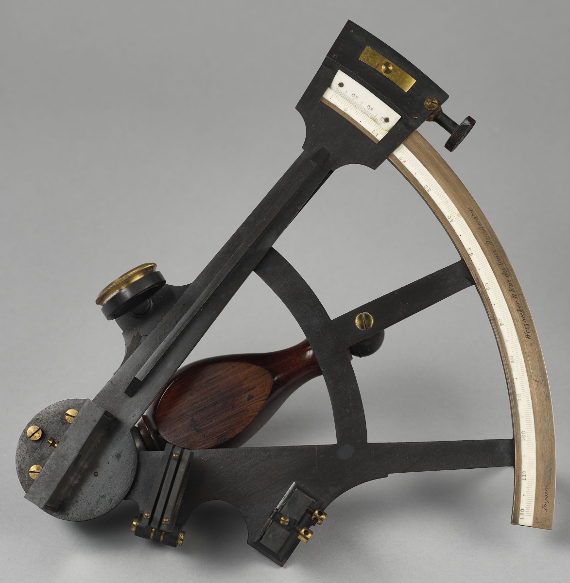 Octant dans sa boîte avec ses accessoires (Titre)_1