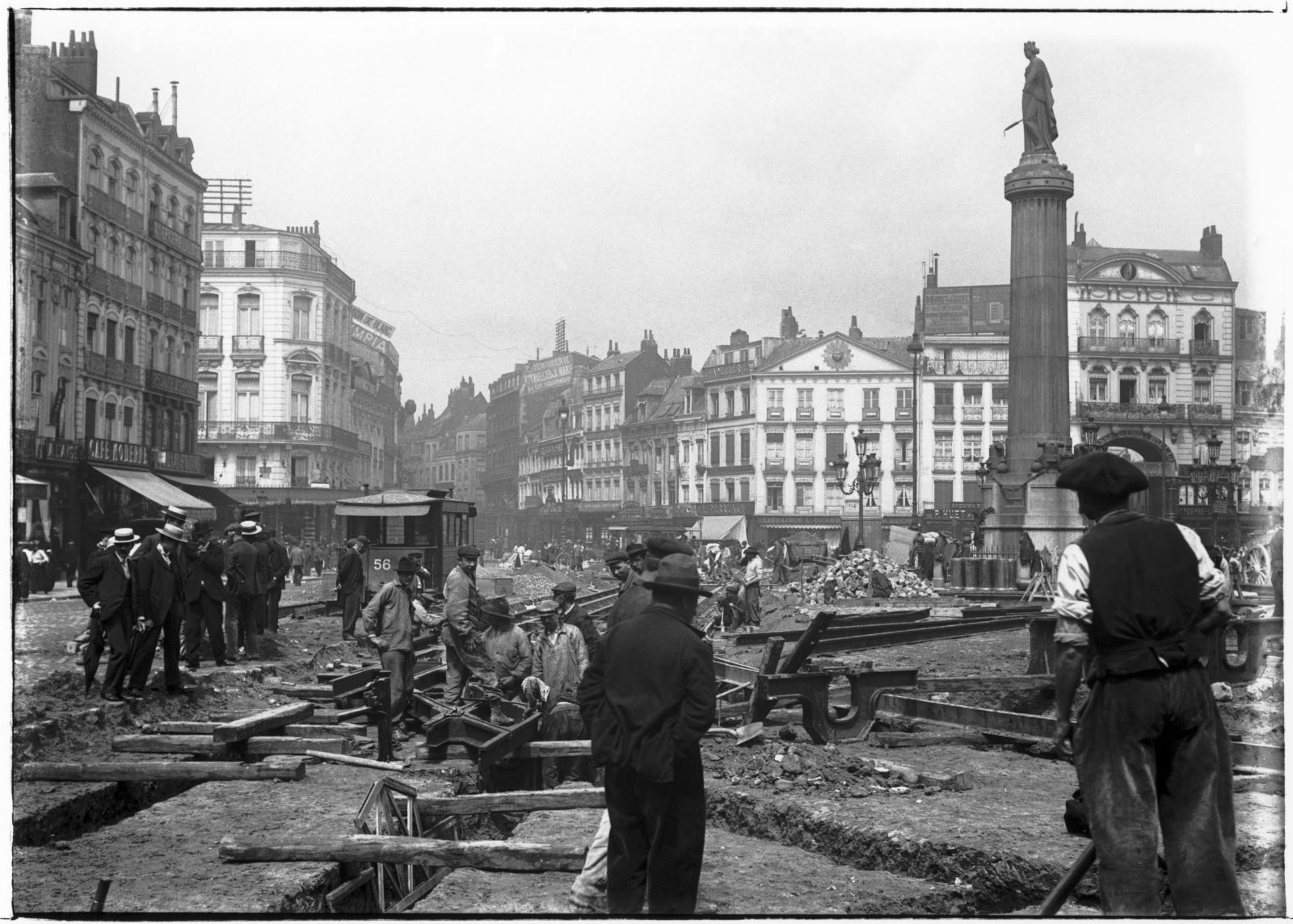 Travaux sur la grand'Place de Lille (Titre factice), 1er quart 20e siècle