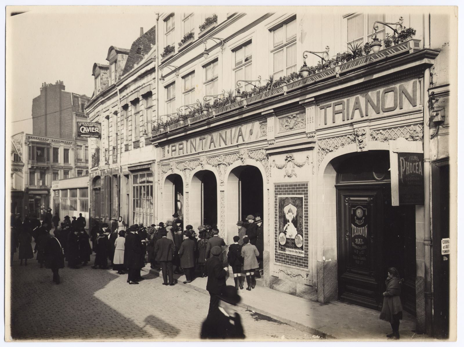Entrée du cinéma Printania-Trianon, rue d'Amiens à Lille (Titre factice)_0