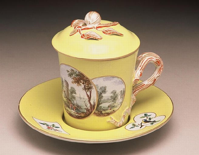 Tasse trembleuse, soucoupe_0