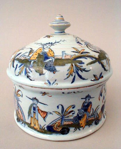 Boîte à poudre (à couvercle, historiée_0