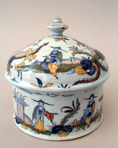 Boîte à poudre (à couvercle, historiée_1