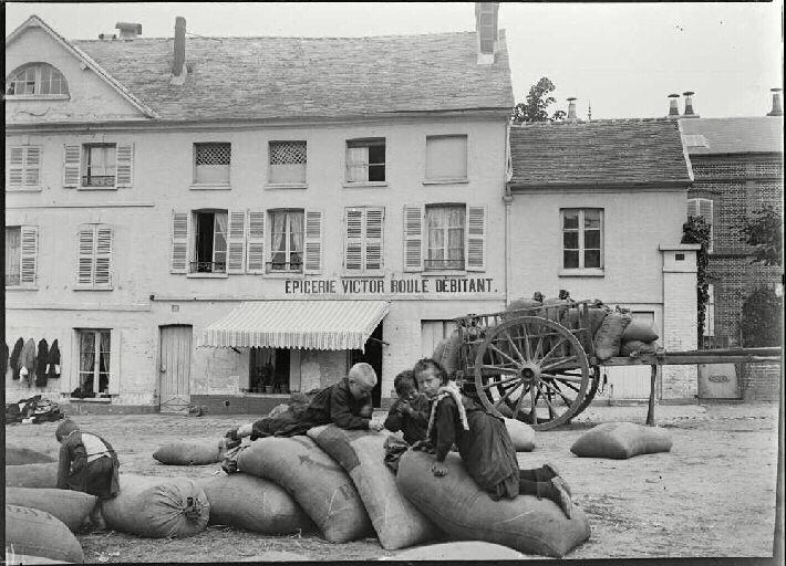 Louviers, place du Champ de ville_0