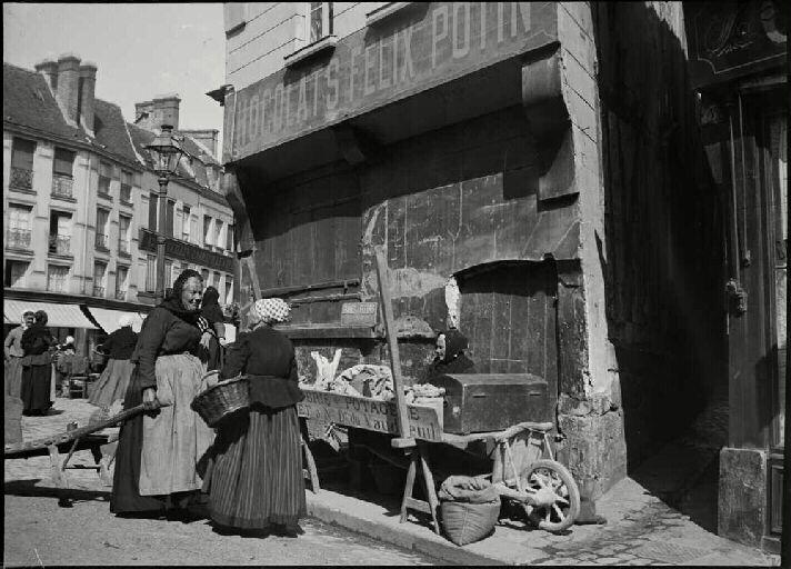 Louviers, place de la Halle. Maison Potin_0