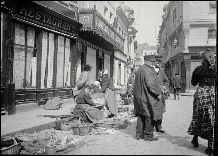 Louviers, rue du Neubourg, le marché_0