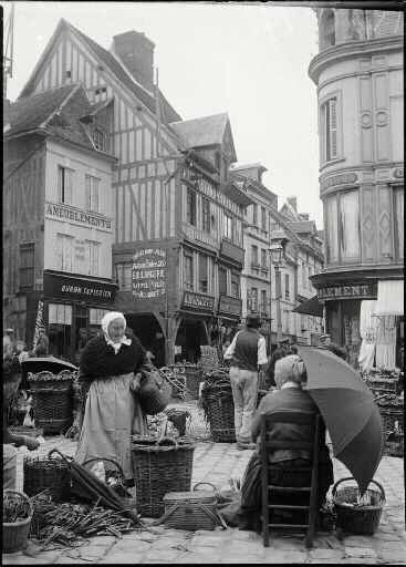 Louviers, place de la Halle, le marché_0